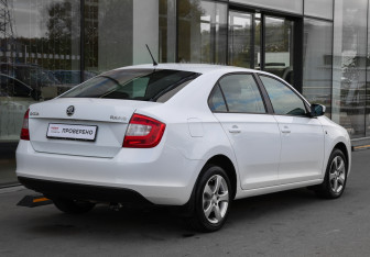 Подержанный автомобиль Skoda Rapid Liftback 2014 года (5 фото)