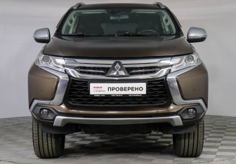 Подержанный автомобиль Mitsubishi Pajero Sport 2019 года (2 фото)