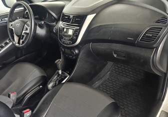 Подержанный автомобиль Hyundai Solaris Sedan 2013 года (11 фото)