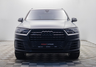 Подержанный автомобиль Audi Q7 2016 года (9 фото)
