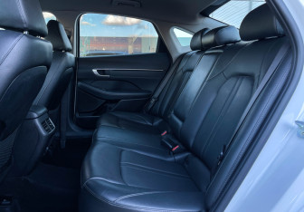 Подержанный автомобиль Hyundai Sonata 2019 года (10 фото)