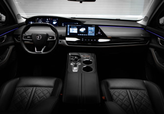 Подержанный автомобиль Changan UNI-K 2024 года (8 фото)