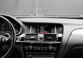 Подержанный автомобиль BMW X3 2017 года (10 фото)