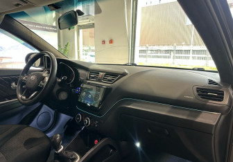 Подержанный автомобиль Kia Rio Sedan 2011 года (10 фото)