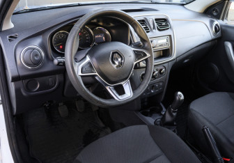 Подержанный автомобиль Renault Logan Sedan 2018 года (11 фото)
