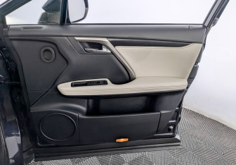 Подержанный автомобиль Lexus RX 2020 года (26 фото)