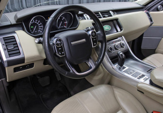 Подержанный автомобиль Land Rover Range Rover Sport 2015 года (16 фото)