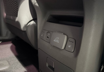 Подержанный автомобиль Kia Carnival 2018 года (20 фото)