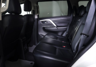Подержанный автомобиль Mitsubishi Montero Sport 2022 года (13 фото)