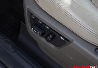 Подержанный автомобиль Land Rover Discovery 2008 года (17 фото)