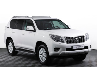 Подержанный автомобиль Toyota Land Cruiser Prado 2011 года (3 фото)