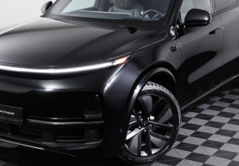 Подержанный автомобиль LiXiang L9 2023 года (26 фото)