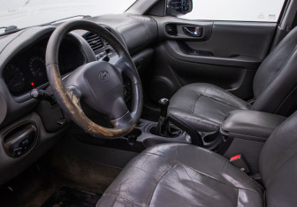 Подержанный автомобиль Hyundai Santa Fe 2003 года (10 фото)