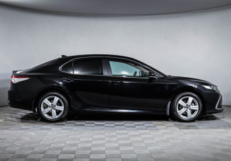 Подержанный автомобиль Toyota Camry Sedan 2021 года (4 фото)