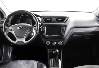 Подержанный автомобиль Kia Rio Sedan 2016 года (7 фото)