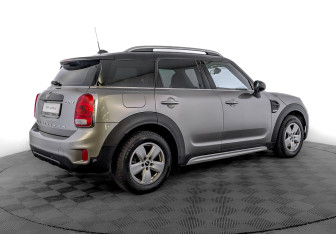 Подержанный автомобиль MINI Countryman 2018 года (5 фото)