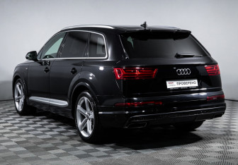 Подержанный автомобиль Audi Q7 2018 года (7 фото)