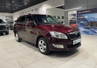 Подержанный автомобиль Skoda Fabia Hatchback 2012 года (3 фото)