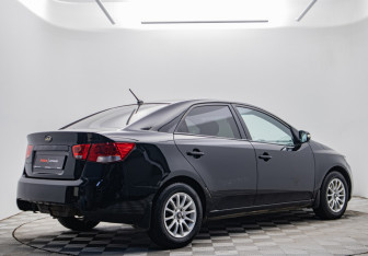 Подержанный автомобиль Kia Cerato Sedan 2009 года (5 фото)