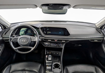 Подержанный автомобиль Hyundai Sonata 2021 года (14 фото)