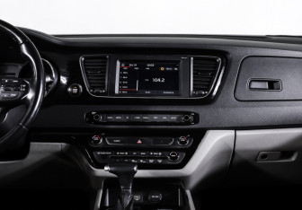 Подержанный автомобиль Kia Carnival 2018 года (18 фото)