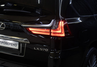 Подержанный автомобиль Lexus LX 2021 года (28 фото)