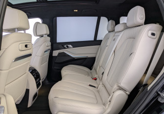 Подержанный автомобиль BMW X7 2024 года (14 фото)