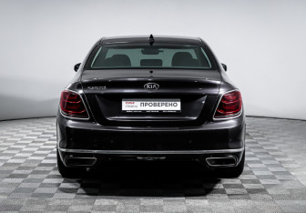 Подержанный автомобиль Kia K900 2019 года (6 фото)