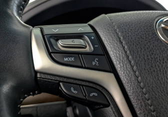 Подержанный автомобиль Toyota Land Cruiser Suv 2016 года (30 фото)