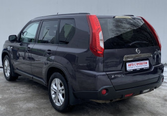 Подержанный автомобиль Nissan X-Trail 2014 года (7 фото)