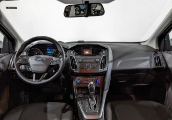 Подержанный автомобиль Ford Focus Hatchback 2018 года (13 фото)