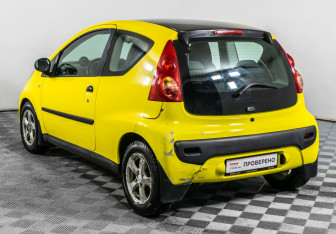 Подержанный автомобиль Peugeot 107 2008 года (7 фото)