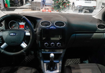 Подержанный автомобиль Ford Focus Sedan 2011 года (9 фото)