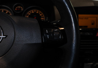 Подержанный автомобиль Opel Astra Hatchback 2008 года (15 фото)