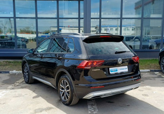 Подержанный автомобиль Volkswagen Tiguan 2020 года (7 фото)
