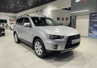 Подержанный автомобиль Mitsubishi Outlander 2012 года (3 фото)