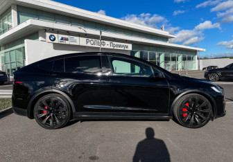 Подержанный автомобиль Tesla Model X 2023 года (4 фото)