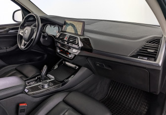 Подержанный автомобиль BMW X3 2018 года (13 фото)