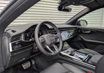 Подержанный автомобиль Audi SQ8 2024 года (16 фото)