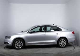 Подержанный автомобиль Volkswagen Jetta Sedan 2012 года (8 фото)