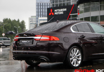 Подержанный автомобиль Jaguar XF Sedan 2013 года (20 фото)