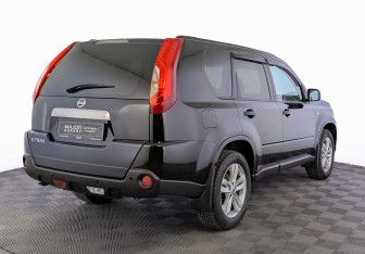 Подержанный автомобиль Nissan X-Trail 2013 года (5 фото)