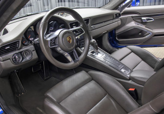 Подержанный автомобиль Porsche 911 Coupe 2018 года (17 фото)