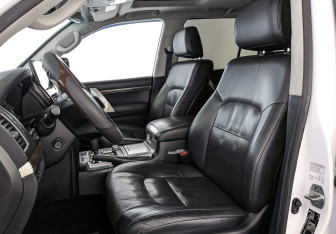 Подержанный автомобиль Toyota Land Cruiser Suv 2015 года (20 фото)