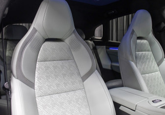 Подержанный автомобиль Zeekr 001 2024 года (16 фото)