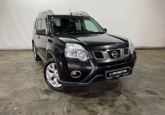 Подержанный автомобиль Nissan X-Trail 2013 года (3 фото)