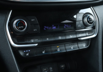 Подержанный автомобиль Hyundai Santa Fe 2018 года (16 фото)