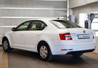 Подержанный автомобиль Skoda Octavia Liftback 2019 года (6 фото)