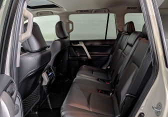 Подержанный автомобиль Toyota Land Cruiser Prado 2020 года (18 фото)