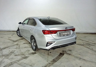 Подержанный автомобиль Kia Cerato Sedan 2021 года (7 фото)